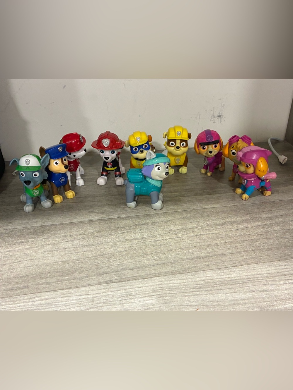 Paw Patrol Lot of 10 with Everest
Some Play Wear